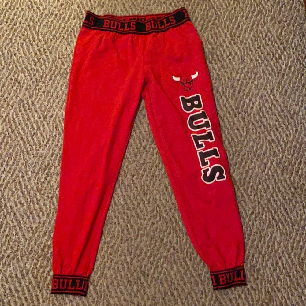 NBA Size Boys M Red Chicago Bulls Joggers